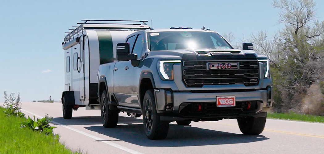 How to Hook Up a Travel Trailer to a Truck